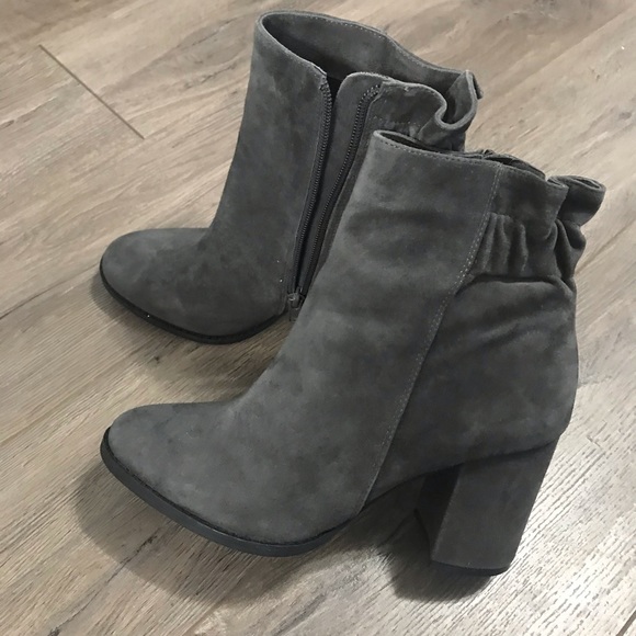 Arturo Chiang Shoes - Grey Suede Booties